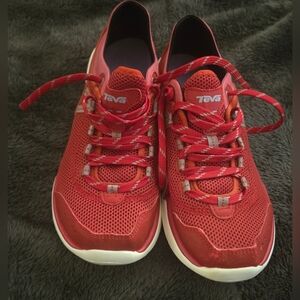 Teva Women’s Red Mesh‎ Lace-Up Sneakers 7.5 Spider Rubber Non-Marking